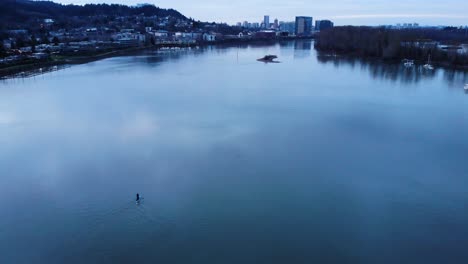 Wide-Aerial-Shot-Paddle-Boarding-on-Willamette-River,-Portland-Oregon