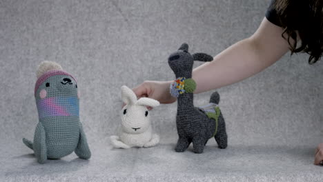 Knitted-teddy-bears-and-cuddly-toys