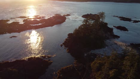 Ein-Sonnenuntergang-über-Dem-Meer-An-Der-Westküste-Von-Vancouver-Island-Britisch-Kolumbien-Kanada