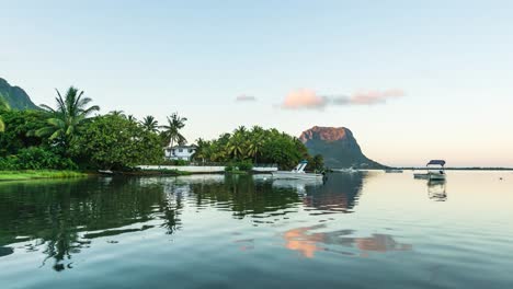 Schöner-Morgen-Im-Paradies-Von-Mauritius