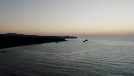 Luftaufnahme-Des-Sonnenuntergangs-An-Der-Küste-Von-Oaxaca,-Mazunte-Oaxaca,-Mexiko