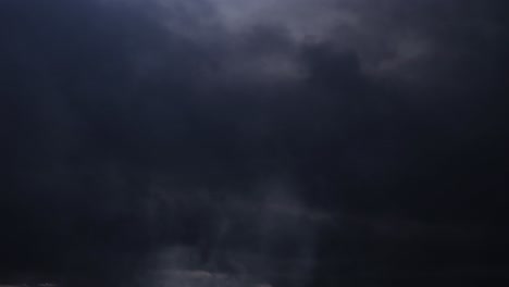 Zeitraffer-Von-Wolken,-Die-Dunkel-Werden-4k