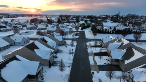 Homes-in-community-neighborhood-in-winter