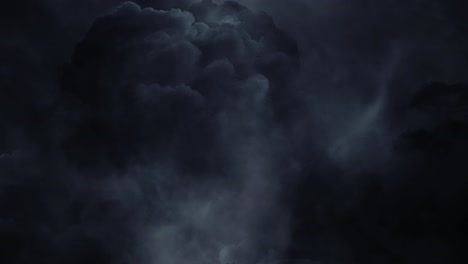 4k-Gewitter,-Cumulonimbus-Wolken-Und-Blitzeinschläge