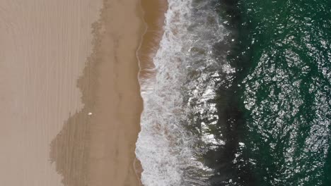 Waves-crashing-on-beach-near-Todos-Santos,-Mexico