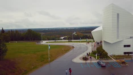 4K-Drohnenvideo-Des-Museum-Of-The-North-Auf-Dem-Campus-Der-University-Of-Alaska-Fairbanks,-Ak-Während-Eines-Sommertages