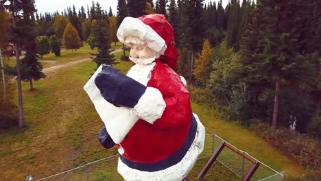4K-Drone-Video-of-Santa-Claus-Statue-in-North-Pole,-Alaksa-during-Summer-Day