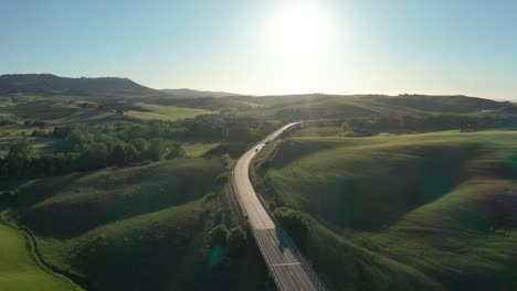 Drohne-Bei-Sonnenuntergang-Der-Berühmten-Zypressen-Aus-Dem-Val-D&#39;orcia-In-Der-Toskana,-Italien