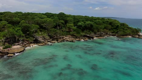 Hermosa-Playa-Remota-En-Una-Isla-Tropical-En-Las-Islas-Del-Rosario,-Colombia