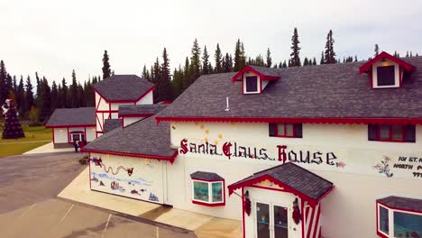4K-Drone-Video-of-Christmas-Tree-at-Santa-Claus-House-in-North-Pole,-Alaksa-during-Summer-Day