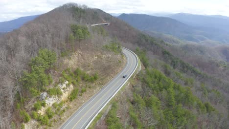 Drohne-Fliegt-über-Den-Foothills-Parkway-In-Townsend,-Tennessee,-Außerhalb-Des-Great-Smoky-Mountains-Nationalparks