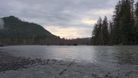 Gray,-cloudy-morning-on-bank-of-swift-flowing-Nooksack-River,-Washington-State