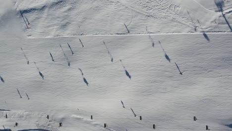 Skilift-Von-Oben-Mit-Schatten-In-Den-Dolomiten