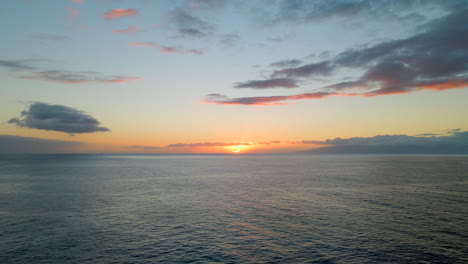 Luftaufnahme-Des-Sonnenuntergangs-über-Dem-Atlantik-Neben-Der-Insel-La-Gomera,-Kanarische-Inseln,-Spanien