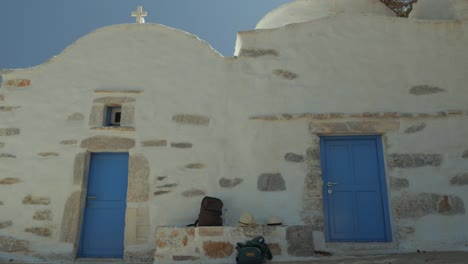 Wide-shot-of-a-typical-house-in-Greece