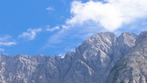 Timelapse-De-Nubes-Moviéndose-Detrás-Del-Lado-Austriaco-De-La-Montaña-Zugspitze