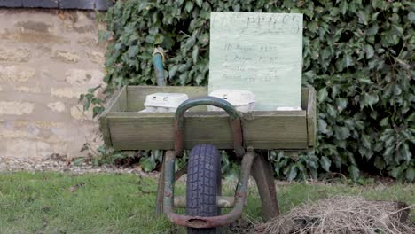 An-old-wheelbarrow-outside-a-farm-in-Oakham,-Rutland,-England