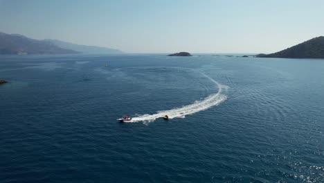 Speed-boat-in-St.-Nicholas-Island