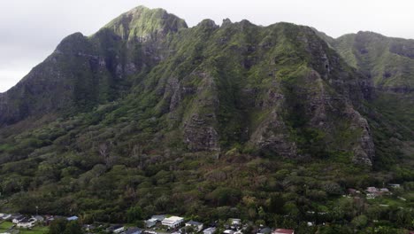 Oahu-Hawaii-green-mountain-drone-shot-panning