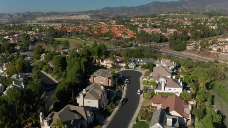 Aerial-view-of-a-long-cut-da-sac-in-Mission-Viejo,-California
