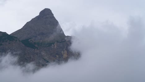 Nubes-A-Través-De-Los-Alpes-Austríacos-Timelapse