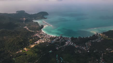 Enorme-Mar-Azul-Verde-Claro-En-El-Paraíso-Turístico-Chaloklum-Beach-En-Tailandia-En-Un-Día-Nublado