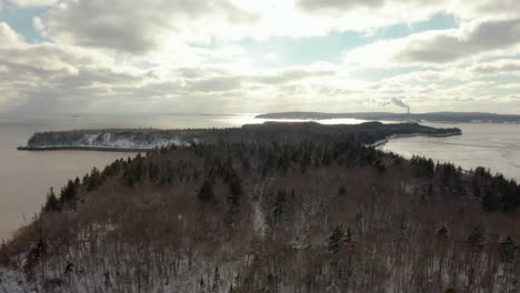 Winter-aerial-view-of-the-Atlantic-coastline-along-the-Bay-of-Fundy-in-New-Brunswick,-Canada