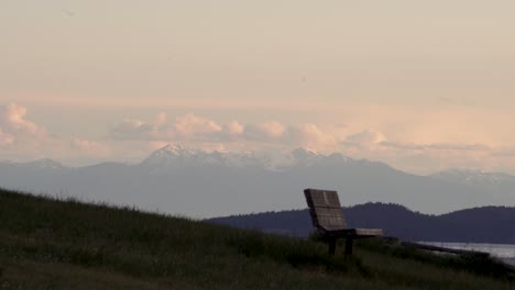 Herrliche-Aussicht-Auf-Den-Berg-In-Einem-Park-Im-US-Bundesstaat-Washington---Weitwinkelschwenk
