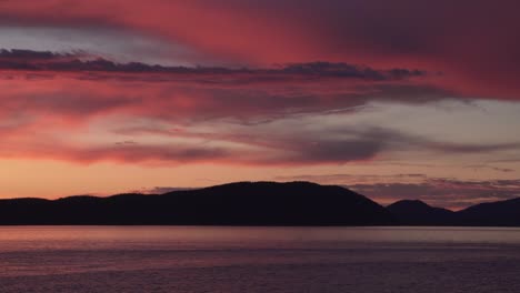 Erstaunliche-Aussicht-Auf-Den-Sonnenuntergang-Im-Bundesstaat-Washington,-USA---Weitwinkelschwenk