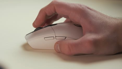 Man's-hand-using-wireless-mouse-scrolling-internet