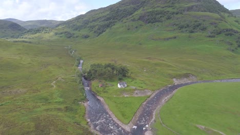 Aerial-push-in-over-remote-cottage-near-Loch-Treig-on-the-Abhainn-Rath-Rannoch-Moor