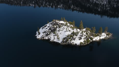 Frozen-Fannette-Island-floats-in-a-blue-black-sky-reflected-in-the-still-waters-of-Emerald-Bay-Lake-Tahoe
