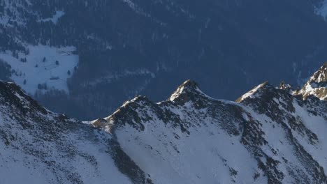 Schneebedeckte-Und-Felsige-Berggipfel,-Hoch-Oben-Im-Sonnigen-Kaunertal,-österreich---Pan-Shot
