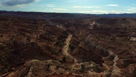 Drone-Approaching-Towards-Dry-Creekbed-Between-Colorful-Canyons-In-Buckskin-Gulch,-Southern-Kane-County,-Utah