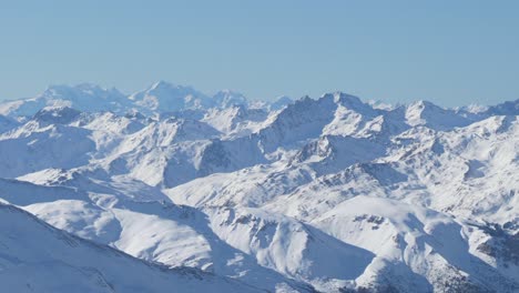 Endlose-Schneebedeckte-Berglandschaft,-Sonniger-Tag-Im-Kaunertal,-österreich---Pan-View