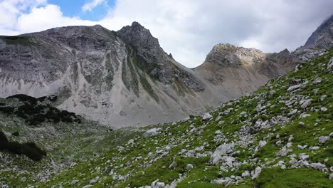 Alpes-Austríacos-Hue-Monde-Picos-Montañosos-Con-Nubes-Pasando