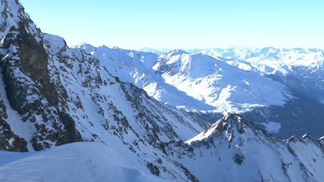 Valle-De-Kaunertal-Y-Picos-De-Las-Montañas-Rocosas,-Día-Soleado-En-El-Tirol,-Austria---Vista-Panorámica