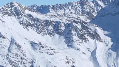 Details-Zu-Felsigen-Und-Schneebedeckten-Bergwänden-In-Den-Tiroler-Alpen---Panoramasicht