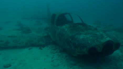 Airplane-wreck-underwater-on-ocean-floor