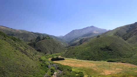 Malerische-Naturlandschaft-In-Den-Santa-Monica-Mountains-In-Kalifornien---Luftdrohnenaufnahme
