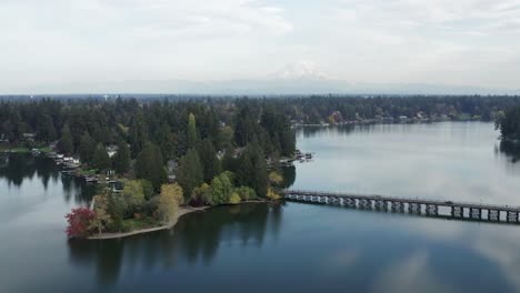 Lake-Steilacoom-Mit-Interlaaken-Drive-Bridge-In-Pierce-County,-Washington,-USA