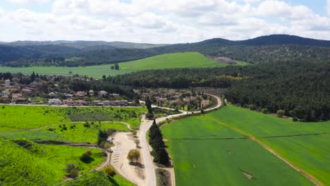 Verdes-Colinas-Y-Valles-En-El-Bosque-Megido-Fuera-Del-Parque-Nacional-Tel-Megiddo,-Israel
