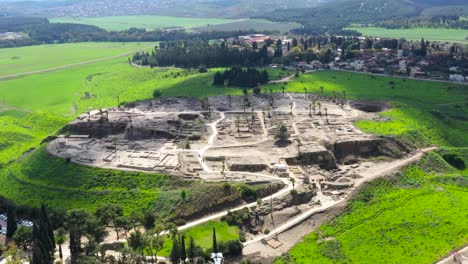 Zeitraffer-über-Megiddo-Nationalparks,-Vorbeiziehende-Israelische-Wolken