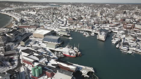 Harbor-Cove-In-Gloucester,-MA-after-a-Blizzard-with-birds-and-Fishing-Vessels