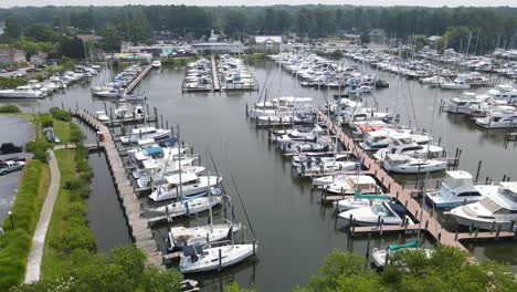 Aerial-drone-shot-of-a-marina-in-southern-Maryland