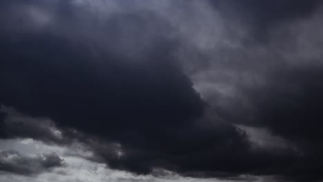 Zeitraffer-Von-Dunklen-Wolken-Am-Himmel,-Wenn-Sich-Das-Wetter-ändert
