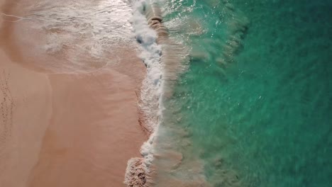 Beautiful-Beach,-waves-coming-in