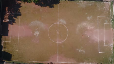 Luftlandschaftsbild-Des-Favela-Fußballplatzes---Fliegen-über-Slums-Im-Bezirk-Capão-Redondo,-Stadt-São-Paulo-In-Brasilien