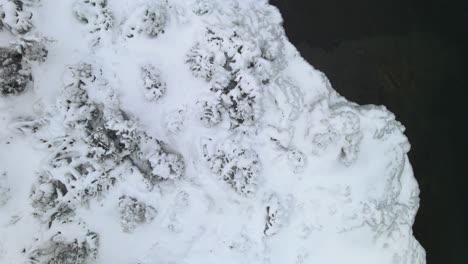 árboles-Congelados-Y-Formaciones-De-Hielo-En-Un-Bosque-Nevado,-Paisaje-Invernal