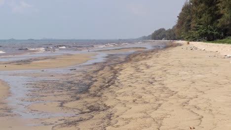 State-of-Emergency-Declared-In-Rayong,-Thailand-Due-To-Oil-Spill---Mae-Ram-Phueng-Beach-Affected-By-Oil-Spill